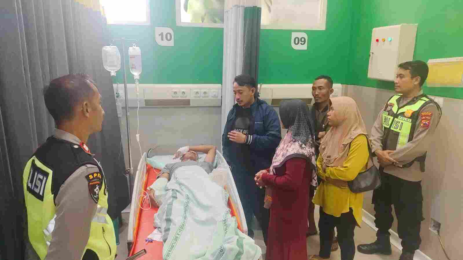 Cari Pakan Ternak di Atas Pohon, Warga Blora Tersengat Listrik dan Terjatuh dari Ketinggian 8 Meter
