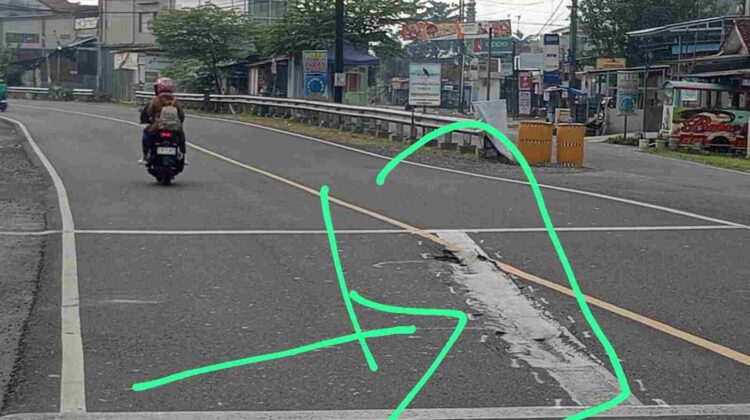 Baru Tiga Tahun Dibangun, Jembatan Cinyawang di Cilacap Mulai Amblas, Pengguna Jalan Khawatir Picu Kecelakaan