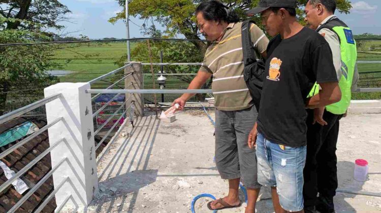Pasang Pagar di Lantai Dua, Tukang Bangunan di Blora Tersengat Kabel Tegangan Tinggi dan Terpental