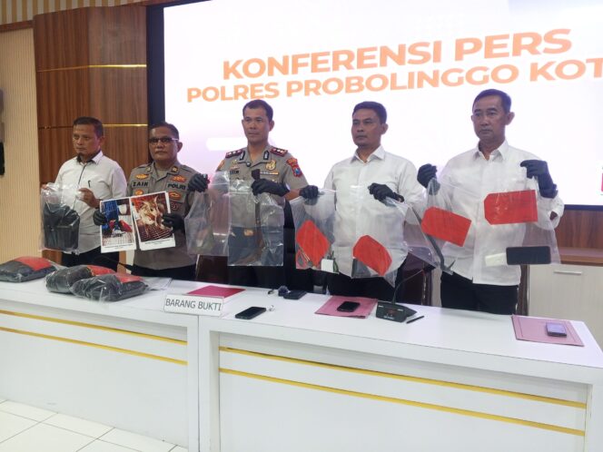 
Polres Probolinggo Kota Bongkar Tiga Kejahatan Besar Sekaligus: Sindikat Curanmor dan Sapi, Mafia BBM Subsidi, hingga Penyelundupan Satwa Dilindungi