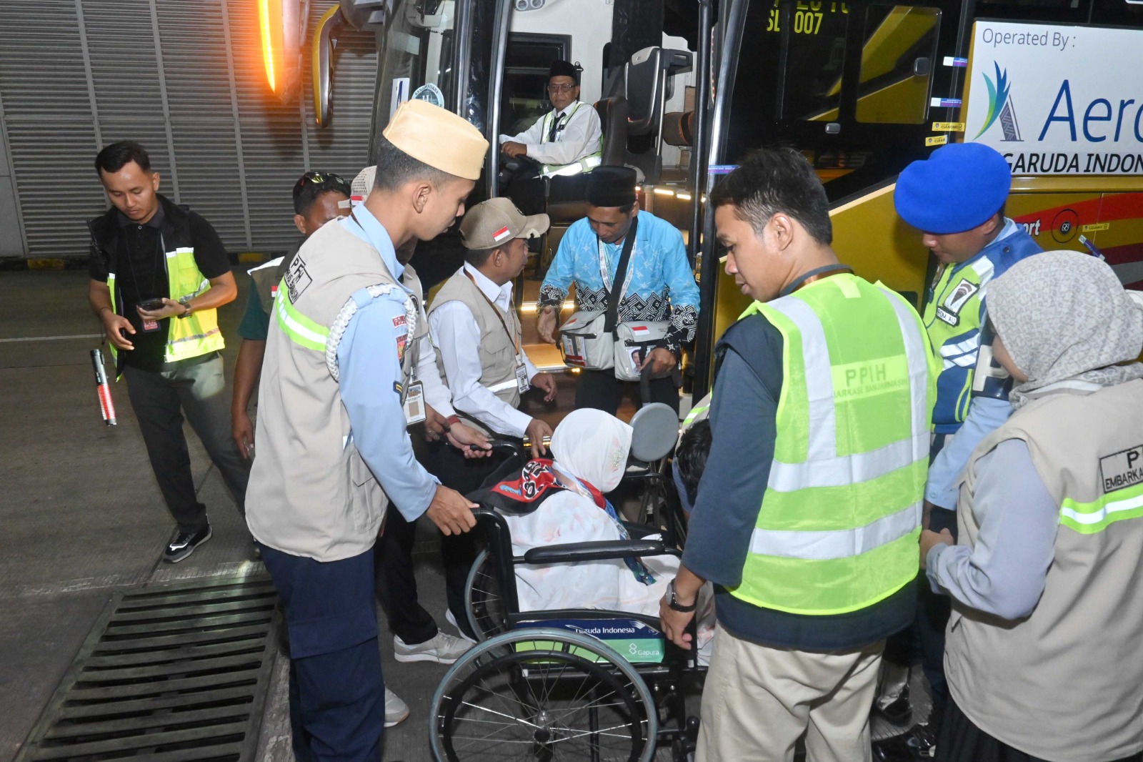 Lanud Sjamsudin Noor Hadir di Tengah Jamaah, Mengawal Keberangkatan Haji dengan Sepenuh Hati