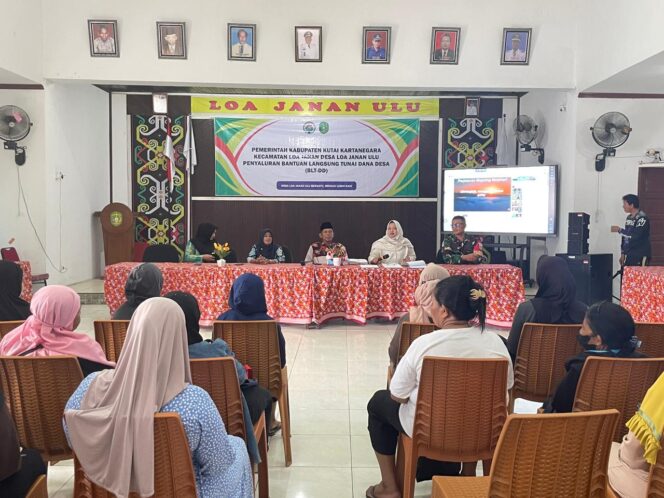 
Pastikan Tepat Sasaran, Babinsa Hadiri Pendistribusian BLT Dana Desa