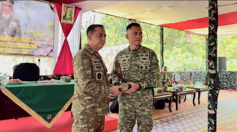Pangdam VI/Mlw Kunjungi Brigif TP 32/Mangkalihat, Cek Kesiapan Satuan. Pangdam VI/Mlw Kunjungi Brigif TP 32/Mangkalihat, Cek Kesiapan Satuan.