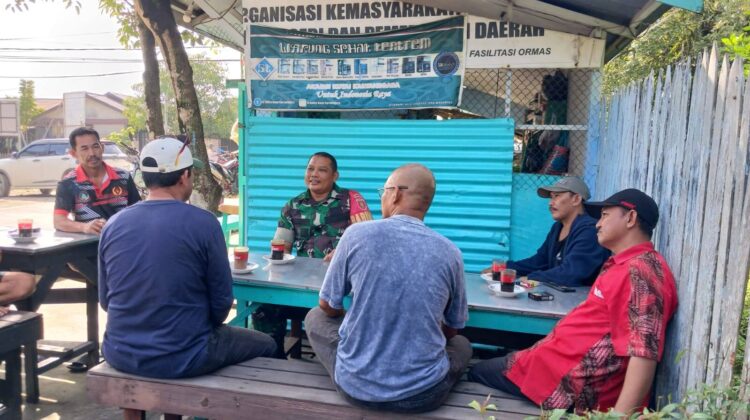 Peduli Keamanan Di wilayah, Babinsa Melalui Komsos Ajak Warga Kompak Jaga Kamtibmas
