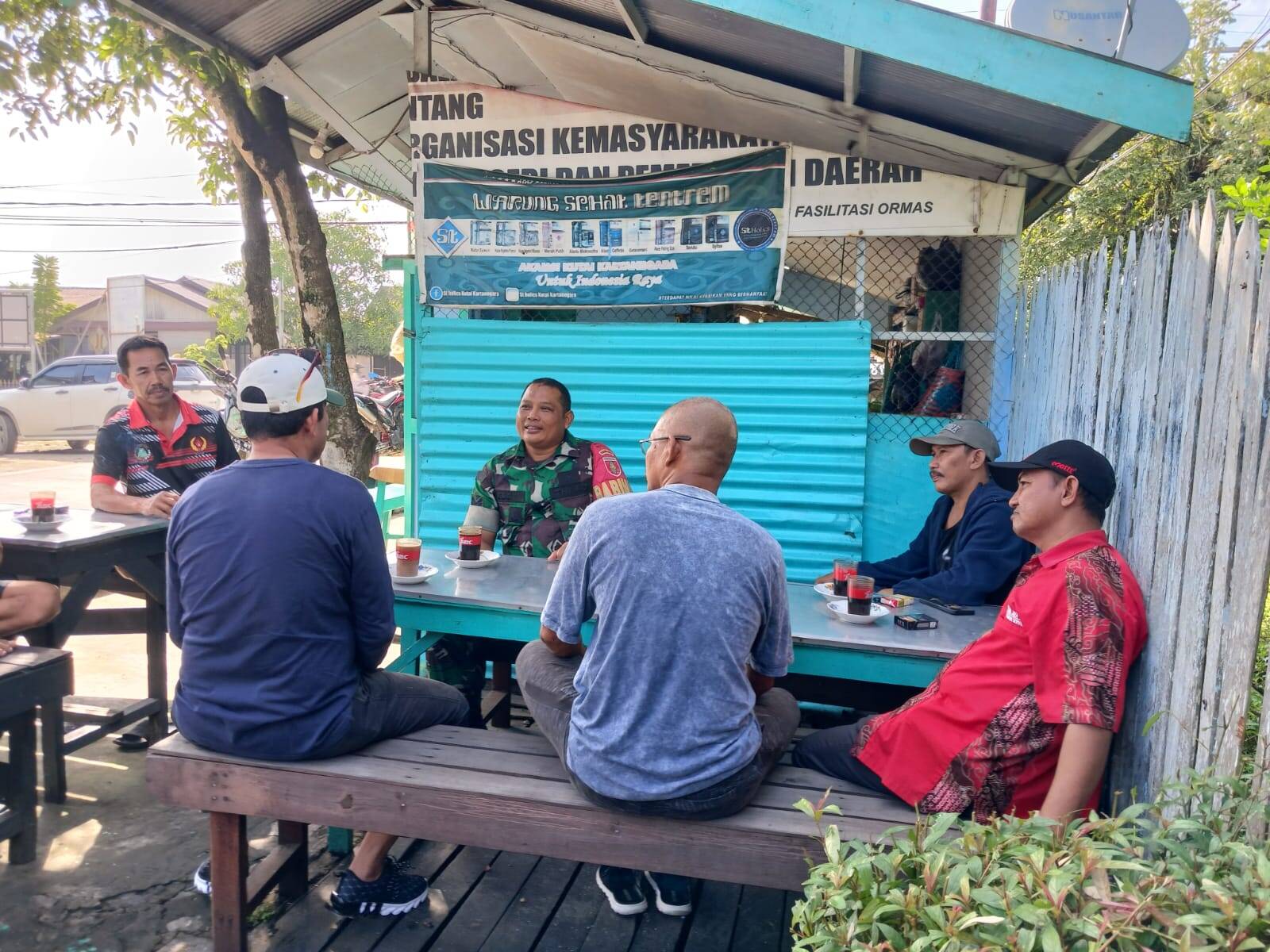 Peduli Keamanan Di wilayah, Babinsa Melalui Komsos Ajak Warga Kompak Jaga Kamtibmas