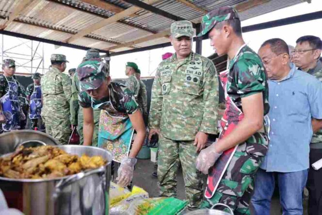 
Wapang TNI Dampingi Menhan RI Tinjau Yonif TP 808/Mbaham Matta di Papua Barat