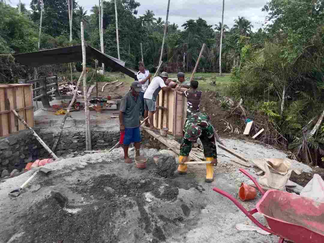 Jembatan Garuda Semakin Kokoh, TNI dan Masyarakat Bahu-Membahu Laksanakan Pengecoran Sayap Jembatan