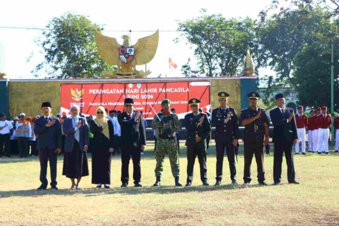
Bersama Forkopimda Dandim 0820/Probolinggo Letkol Inf Ribut Yodo Apriantono Hadiri Upacara Hari Lahirnya Pancasila