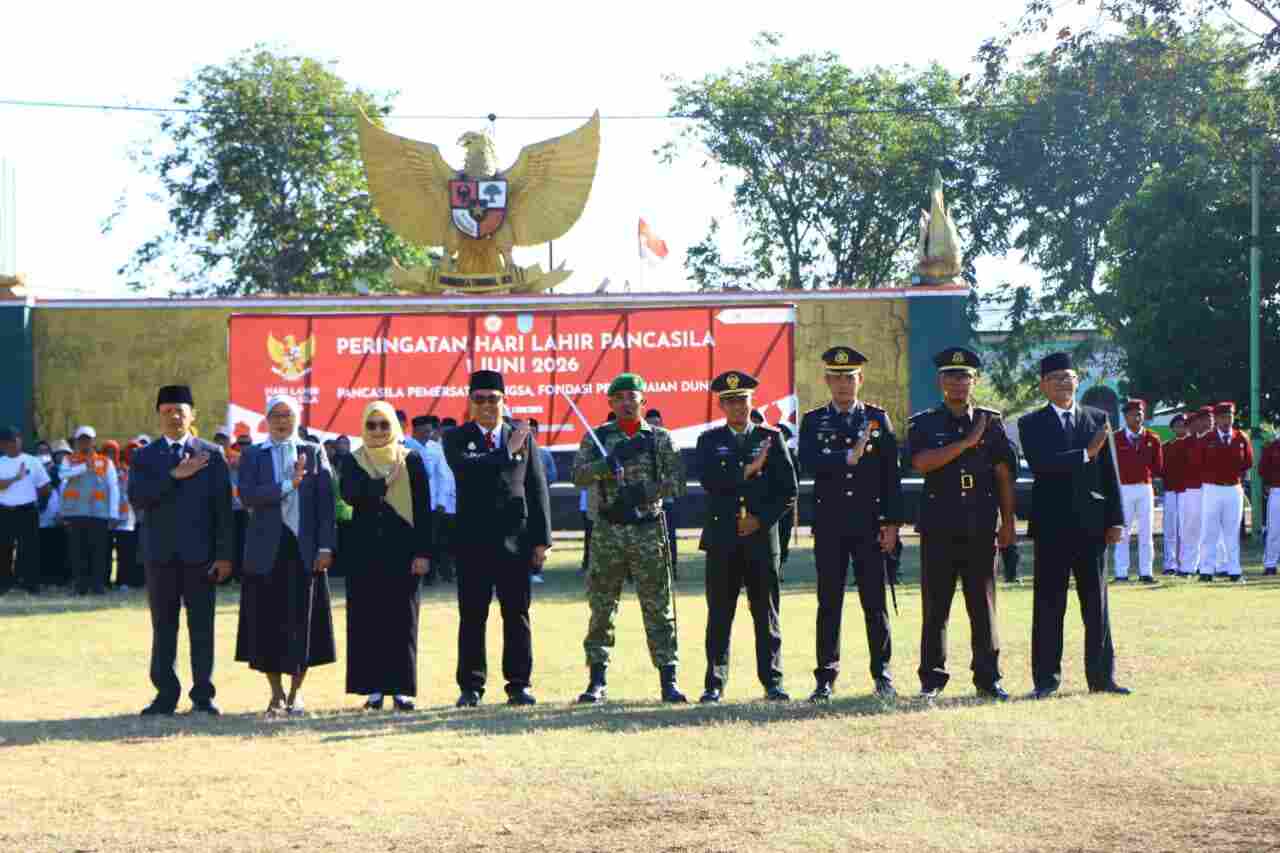 Bersama Forkopimda Dandim 0820/Probolinggo Letkol Inf Ribut Yodo Apriantono Hadiri Upacara Hari Lahirnya Pancasila Bersama Forkopimda Dandim 0820/Probolinggo Letkol Inf Ribut Yodo Apriantono Hadiri Upacara Hari Lahirnya Pancasila
