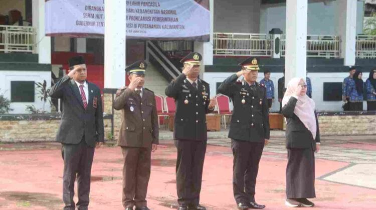 Personel Kodim 1008/Tabalong Ikuti Upacara Peringatan Hari Lahir Pancasila, Hari Kebangkitan Nasional dan HUT ke-77 Proklamasi ALRI Divisi IV Pertahanan Kalimantan
