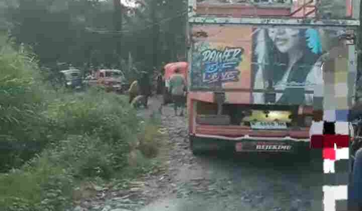 Jalan Sumber Rusak Bertahun-Tahun, Warga Minta Perhatian Serius Pemkab