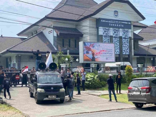 
AMI Bongkar Kejanggalan Kasus 12 Jamaah Umrah Tertahan di Jeddah, Sistem Pengawasan Dipertanyakan