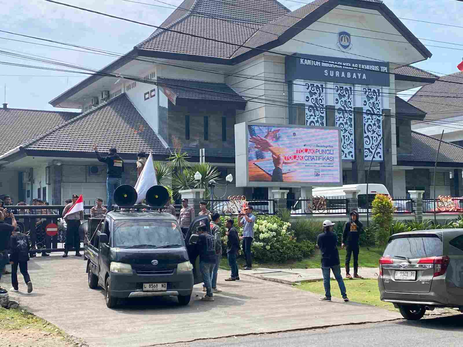 AMI Bongkar Kejanggalan Kasus 12 Jamaah Umrah Tertahan di Jeddah, Sistem Pengawasan Dipertanyakan
