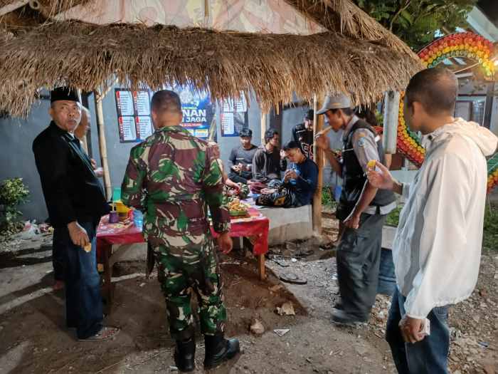 Cegah Gangguan Kamtibmas, Koramil Kanigaran Intensif Pantau Siskamling di Wilayah Binaan Cegah Gangguan Kamtibmas, Koramil Kanigaran Intensif Pantau Siskamling di Wilayah Binaan
