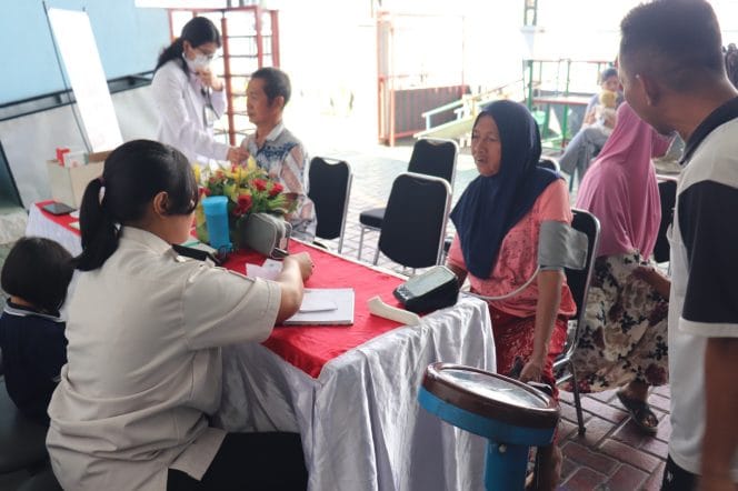 
Rutan Kraksaan Sediakan Pemeriksaan Kesehatan Gratis untuk Keluarga Warga Binaan