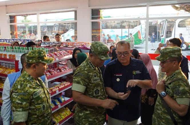 
Dandim Bojonegoro dampingi Wakil Panglima TNI Tinjau Operasionalisasi KDKMP Desa Campurejo dan Pacul