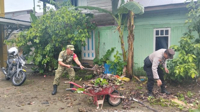 
Melalui Jumat Bersih, Babinsa Koramil 1002-06/Barabai Tingkatkan Kesadaran Warga Cegah Banjir