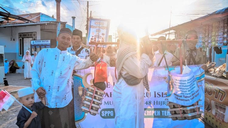 Sambut 1 Muharram 1448 H, Ratusan Santri Ponpes An Nur Azzahra Lumajang Gelar Pawai Akbar