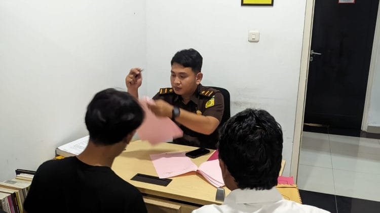 Colektor Perusahaan Finance Gelapkan Uang Konsumen, Diserahkan Polsek Toili ke Kejari Banggai