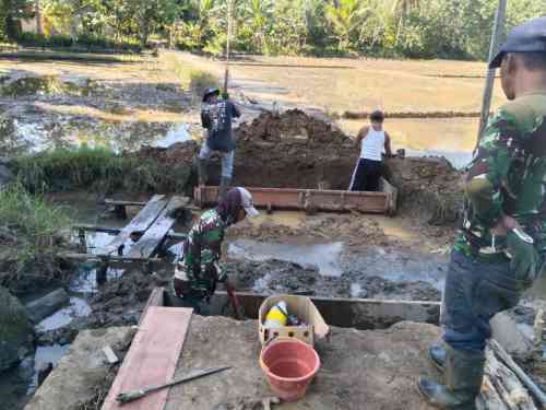 Kodim 1008/Tabalong Bangun Jembatan Garuda di Desa Garagata, Wujud Dukungan Mobilitas Warga dan Anak Sekolah Kodim 1008/Tabalong Bangun Jembatan Garuda di Desa Garagata, Wujud Dukungan Mobilitas Warga dan Anak Sekolah