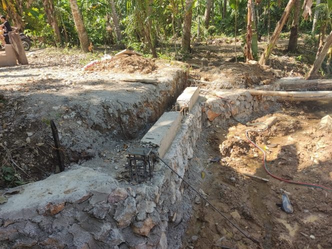 
Jembatan Garuda Desa Puain Kanan Kian Kokoh, Pekerjaan Angkur Sedang Berlangsung