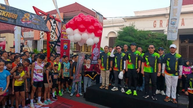 
Dandim 0820/Probolinggo Ikuti Prabu Fun Run 6K, Semarak Hari Bhayangkara ke-80 di Kota Probolinggo