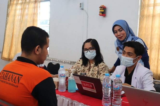 
Deteksi Dini Penyakit Menular, Rutan Kraksaan dan Dinkes Lakukan ACF TBC kepada Warga Binaan