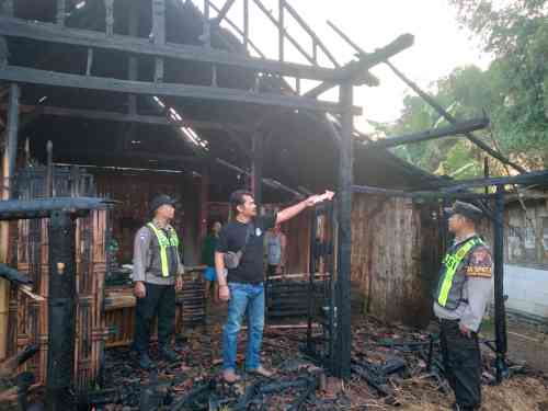 Diduga Dipicu Bakar Sampah, Kebakaran Hanguskan Rumah dan Kandang Warga di Blora