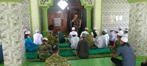 Salat Jumat di Ponpes Nurul Islam, Dandim HST Ajak Warga Jaga Persatuan