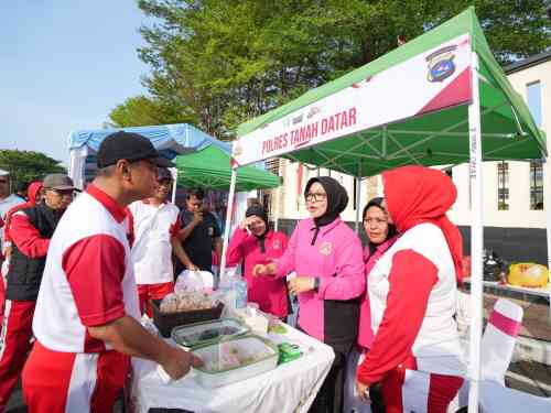 Polda Sumbar Salurkan 200 Paket Bansos di CFD Hari Bhayangkara ke-80