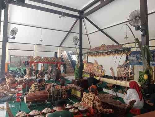 Ruwatan Desa Meriahkan Bersih Desa Tulungrejo 2026, Dilanjutkan Doa Bersama dan Santunan Anak Yatim Ruwatan Desa Meriahkan Bersih Desa Tulungrejo 2026, Dilanjutkan Doa Bersama dan Santunan Anak Yatim