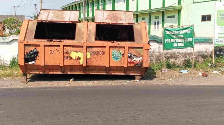 Bak Sampah Keropos di Bantaran Viral, Kadis DLH Probolinggo Pilih Diam Saat Dimintai Tanggapan