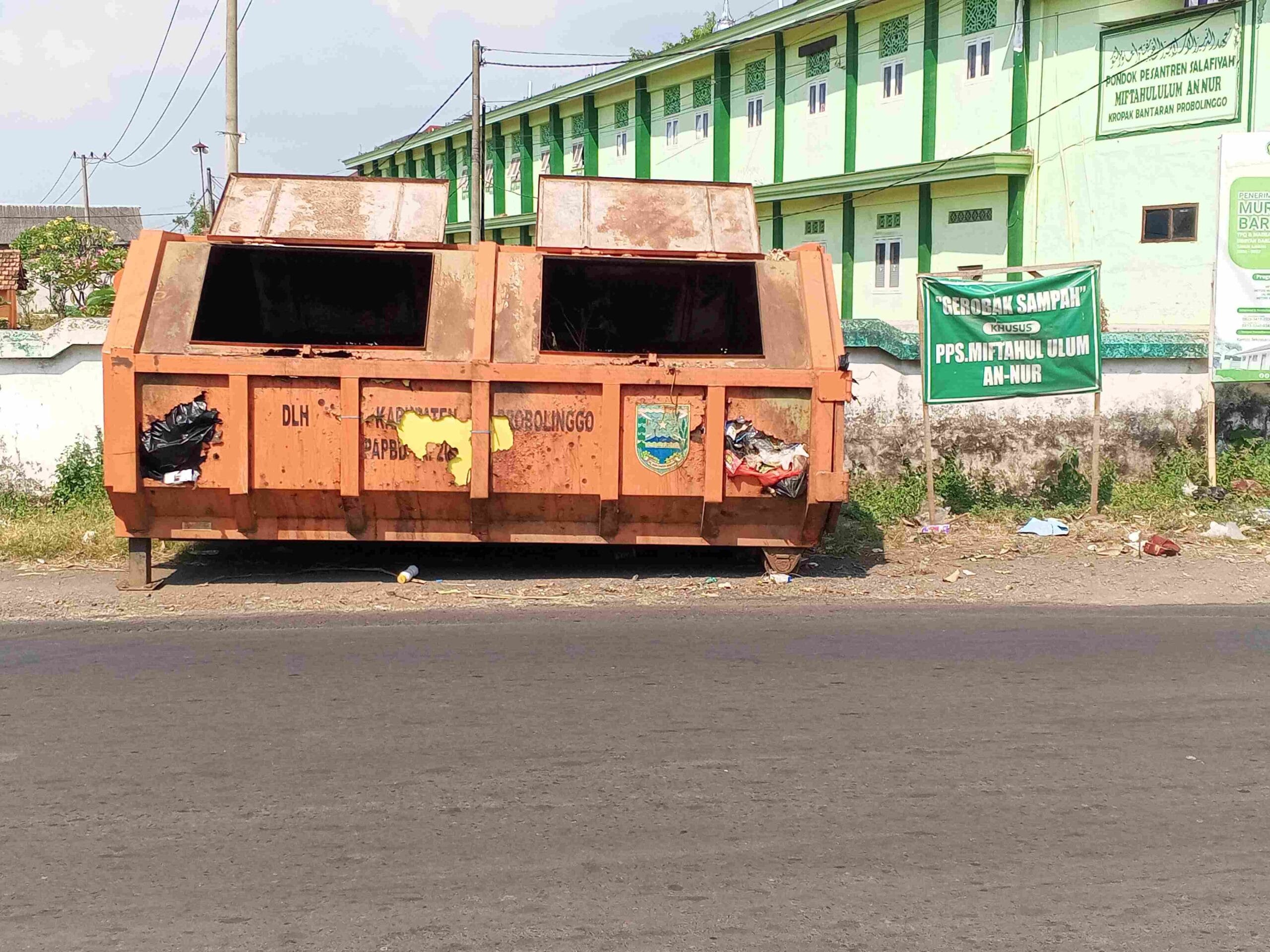 Bak Sampah Keropos di Bantaran Viral, Kadis DLH Probolinggo Pilih Diam Saat Dimintai Tanggapan Bak Sampah Keropos di Bantaran Viral, Kadis DLH Probolinggo Pilih Diam Saat Dimintai Tanggapan