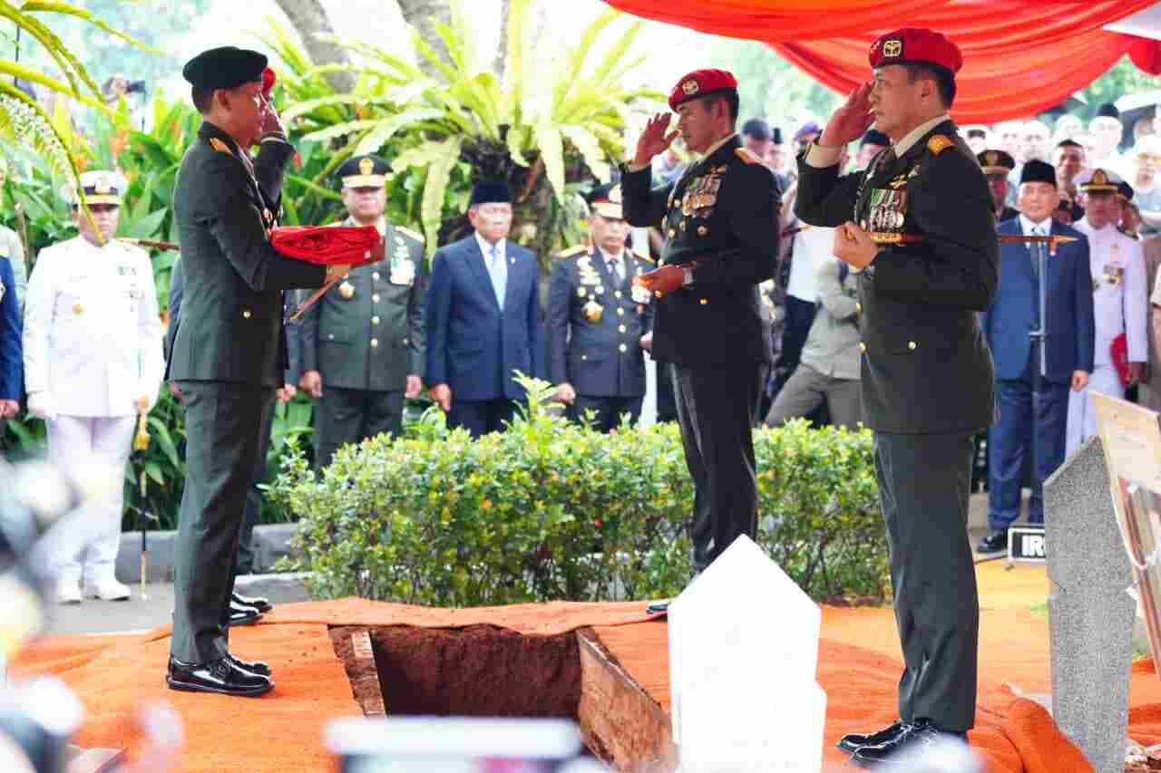 Panglima TNI Hadiri Upacara Pemakaman Jenderal TNI (Purn) Ryamizard Ryacudu