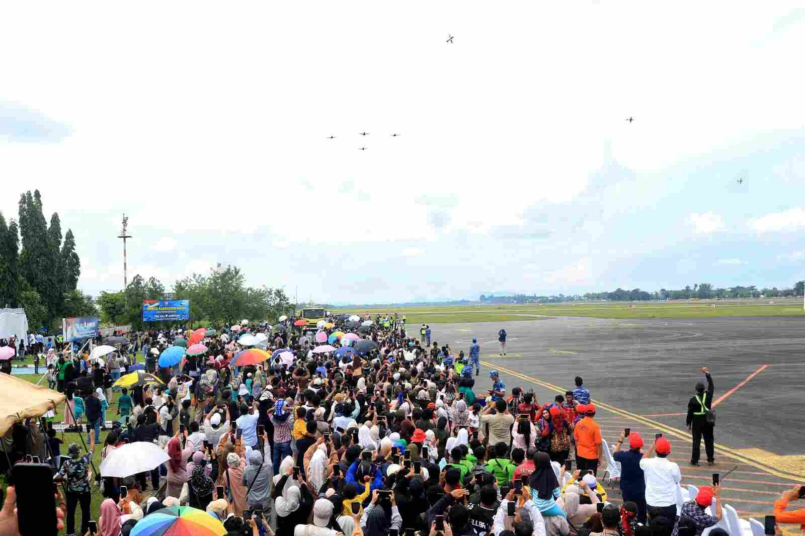 Open Base Jupiter Aerobatic Team di Lanud Sjamsudin Noor, Disambut Meriah Ribuan Warga Banua Padati Apron