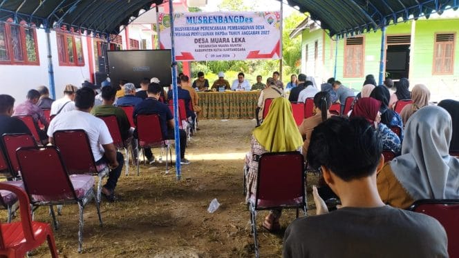 
Babinsa Dukung Pembangunan Desa, Hadiri Musrenbangdes Serap Aspirasi Warga