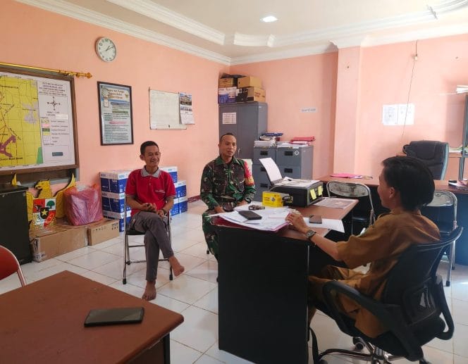 
Babinsa Aktif Lakukan Komsos Dengan Staf Desa Demi Terciptanya Kamtibmas