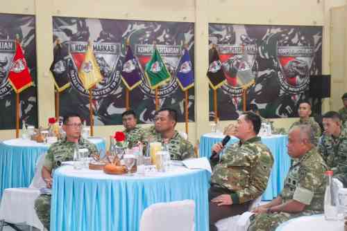 Wapang TNI Bersama Menhan RI Tinjau Lokasi Industri Strategis dan Yonif TP 938/Pancasona di Jawa Barat Wapang TNI Bersama Menhan RI Tinjau Lokasi Industri Strategis dan Yonif TP 938/Pancasona di Jawa Barat