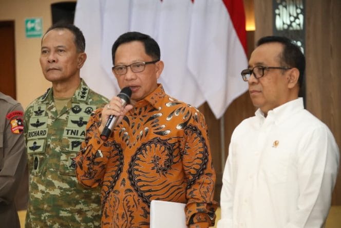 
Wakil Ketua I Satgas PRR Letjen TNI Richard Tampubolon dampingi Ketua Satgas : Satgas PRR Minta K/L dan Pemda Tancap Gas Pemulihan Permanen