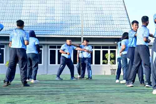 Perkuat Fisik, Mental, dan Kesiapsiagaan, Personel Lanud Sjamsudin Noor Asah Kemampuan Bela Diri Taktis Perkuat Fisik, Mental, dan Kesiapsiagaan, Personel Lanud Sjamsudin Noor Asah Kemampuan Bela Diri Taktis