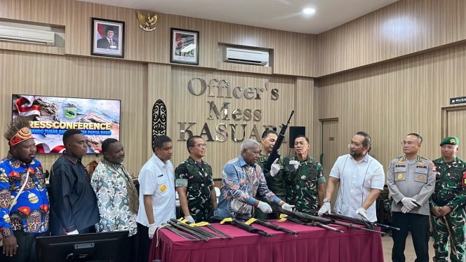 
Yonif 410/Alugoro berhasil merebut hati 37 OPM kembali ke NKRI