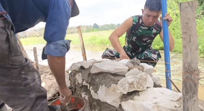 
Pembangunan Empat Jembatan Kodim 1002/HST Masuki Tahap Pemasangan Struktur