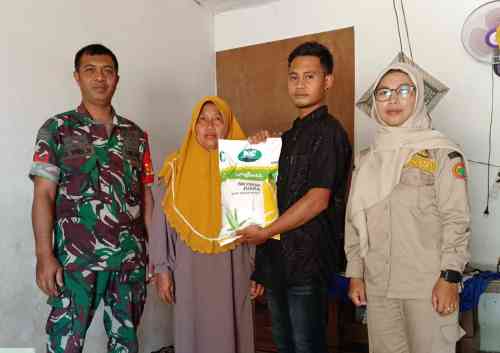 Tingkatkan Ketahanan Pangan Dan Kesejahteraan Petani, Koramil Lumbang Dampingi Penyerahan Bantuan Bibit Jagung Tingkatkan Ketahanan Pangan Dan Kesejahteraan Petani, Koramil Lumbang Dampingi Penyerahan Bantuan Bibit Jagung