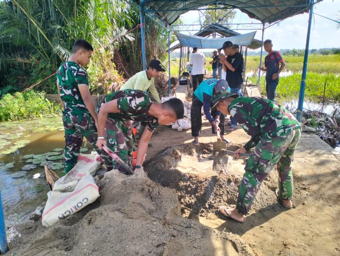 
Sinergi TNI-Rakyat Percepat Pembangunan Empat Jembatan di Hulu Sungai Tengah