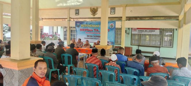
Kapolsek Sumber Kawal Musdes RKP Desa 2027, Tegaskan Penggunaan Dana Desa Harus Transparan dan Tepat Sasaran
