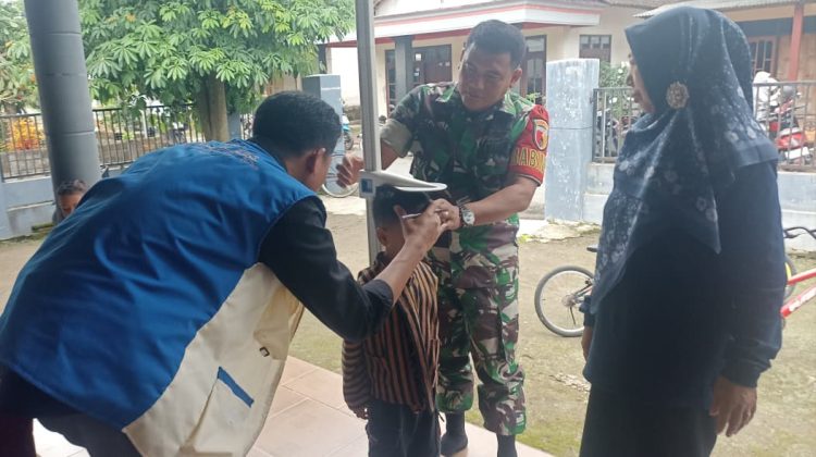 Cegah Stunting Sejak Dini, Babinsa Sertu Yhoni Dampingi Kegiatan Posyandu Di Dusun Gangsri