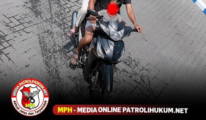 Terekam CCTV, Diduga Pasutri Bawa Anak Curi Helm di Area Parkir RSUD Bangil