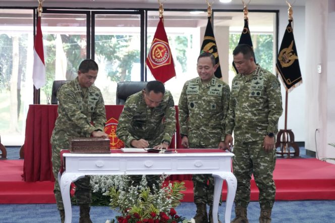 
Panglima TNI Pimpin Pengesahan Doktrin “Perisai Trisula Nusantara”, Tegaskan Adaptasi TNI Hadapi Perang Modern