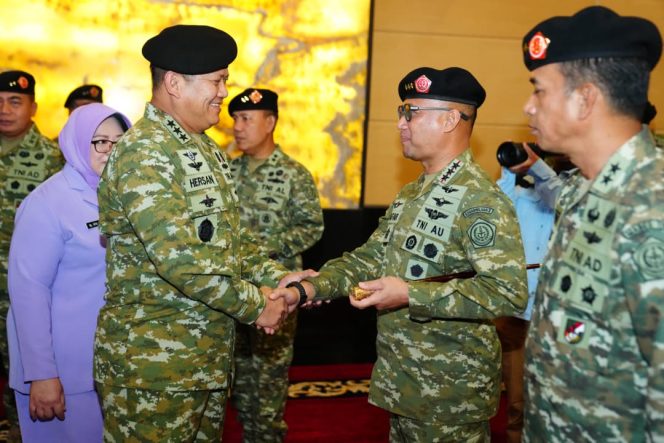 
Irjen TNI Pimpin Laporan Korps Kenaikan Pangkat 105 Pati TNI