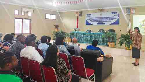 Babinsa Koramil Kuala Kencana Hadiri Sosialisasi PHBS dan Pencegahan HIV/AIDS Babinsa Koramil Kuala Kencana Hadiri Sosialisasi PHBS dan Pencegahan HIV/AIDS